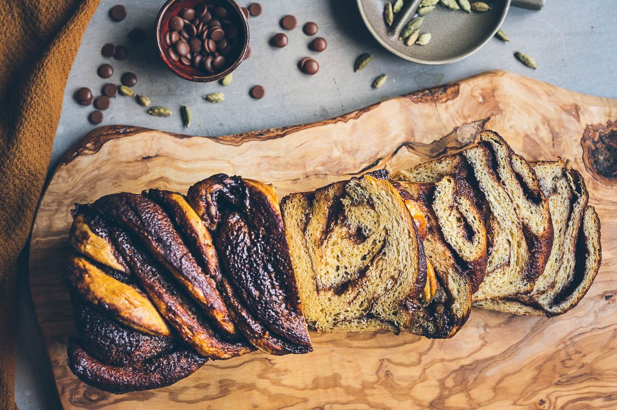 Photo of Izraelská babka s čokoládou a kardamomem